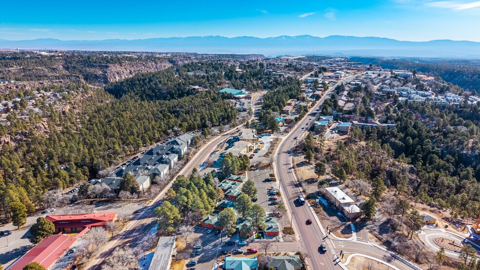 3500 Trinity Dr, Los Alamos, NM à vendre - Photo du bâtiment - Image 3 de 13