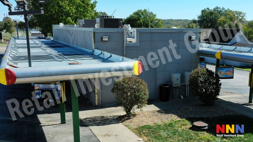 706 S Main St, Grain Valley, MO à vendre - Photo du bâtiment - Image 3 de 5