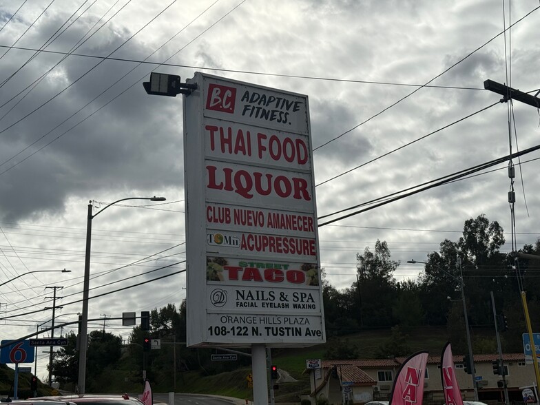 108-122 N Tustin Ave, Anaheim, CA à louer - Photo du bâtiment - Image 3 de 6