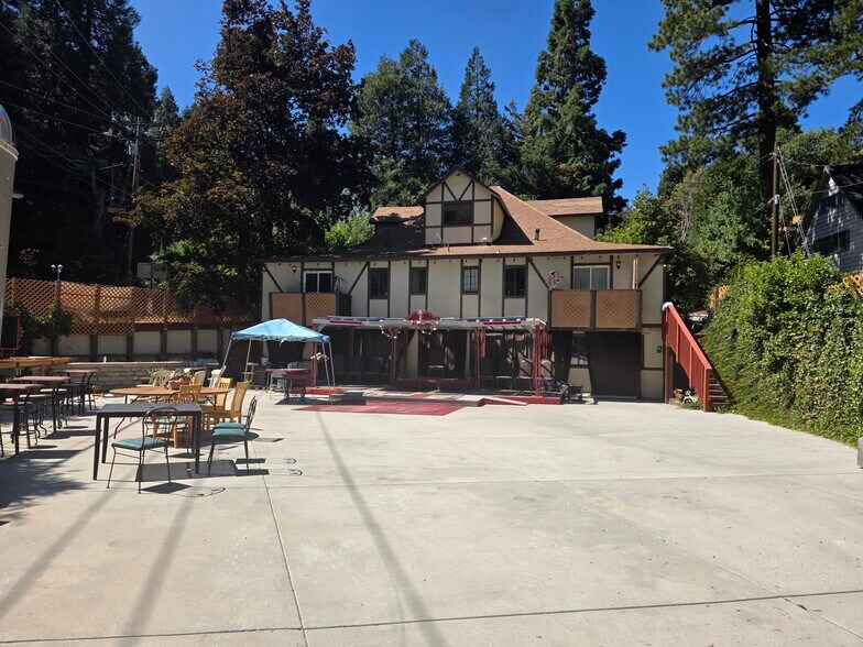 850 Arrowhead Villa Rd, Lake Arrowhead, CA à vendre - Photo du bâtiment - Image 2 de 3