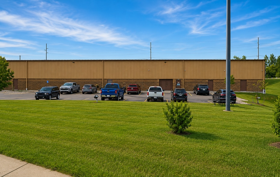 163 Premier Dr, Lake Orion, MI for sale - Building Photo - Image 3 of 6