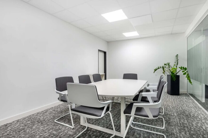 25 Allée Rose Dieng-Kuntz, Paris for lease - Building Photo - Image 3 of 60