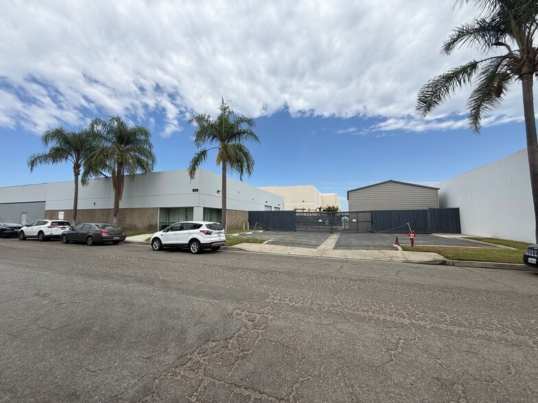529 W Blueridge Ave, Orange, CA for sale - Building Photo - Image 2 of 9