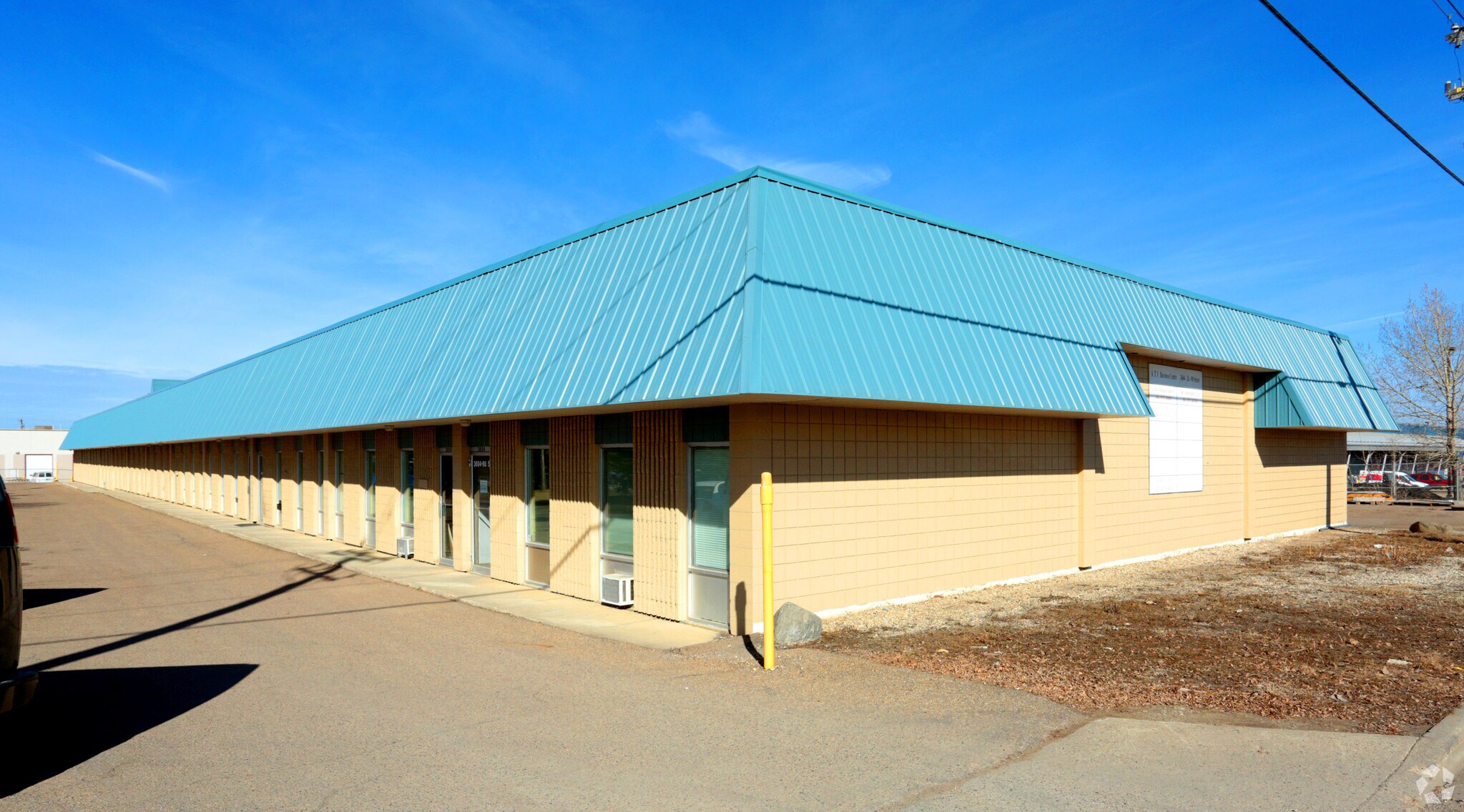 3604-3626 98 St NW, Edmonton, AB à vendre Photo principale- Image 1 de 1