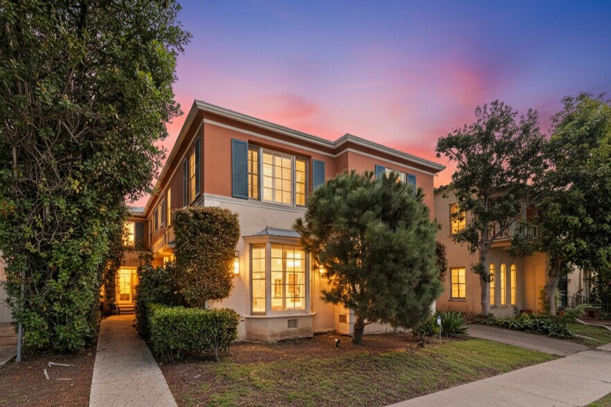 428 N Genesee Ave, Los Angeles, CA à vendre - Photo du bâtiment - Image 3 de 24