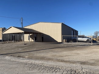 Plus de détails pour 201 NE 4TH St, Lindsay, OK - Industriel à vendre