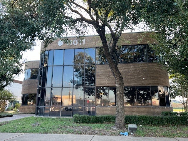 11011 Jones Rd, Houston, TX à vendre - Photo du bâtiment - Image 1 de 26