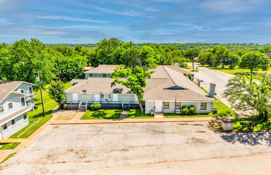2216 Marilyn St, Weatherford, TX à vendre - Photo du bâtiment - Image 3 de 17