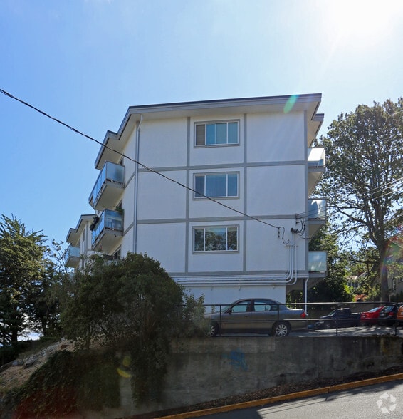 1527 Fort St, Victoria, BC à vendre - Photo du bâtiment - Image 3 de 4