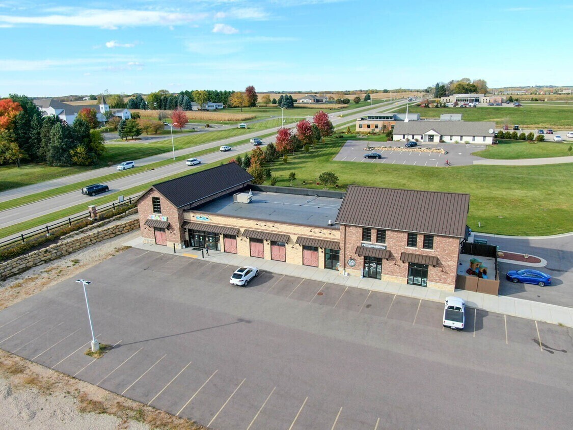 1340 Water Wheel Dr, Waunakee, WI for lease Building Photo- Image 1 of 8