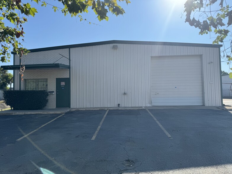 9044 Long Point Rd, Houston, TX for sale - Building Photo - Image 1 of 1