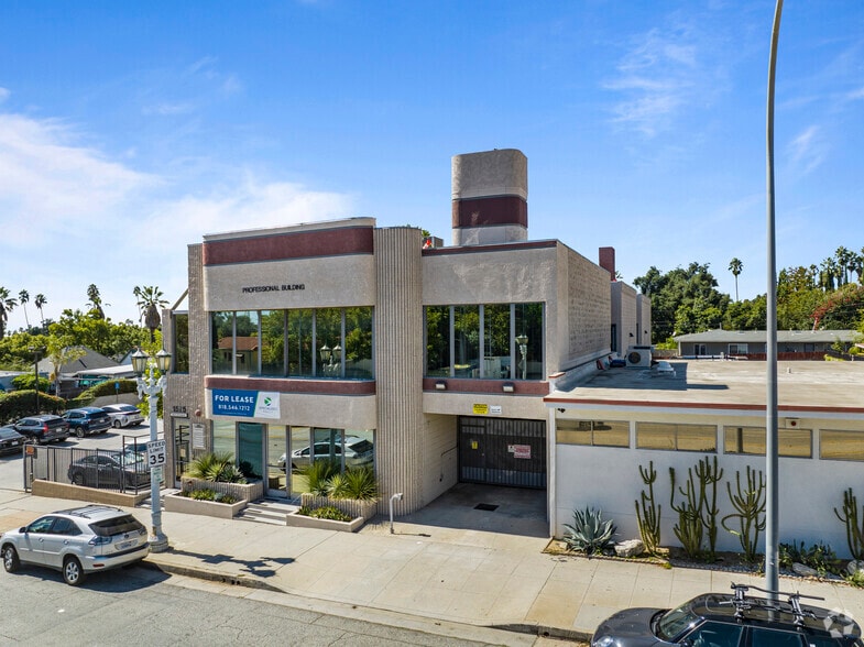 1575 N Lake Ave, Pasadena, CA à louer - Photo du bâtiment - Image 2 de 14