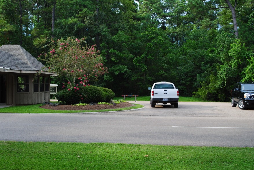 102 Fontainbleau Dr, Mandeville, LA for lease - Building Photo - Image 3 of 7