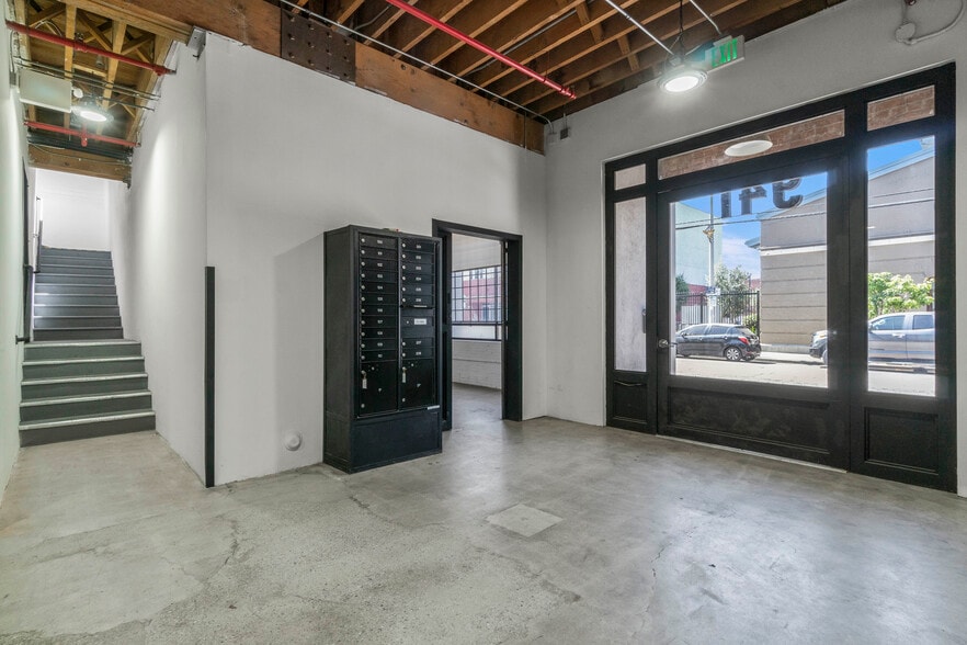 941 E 2nd St, Los Angeles, CA for lease - Interior Photo - Image 3 of 15