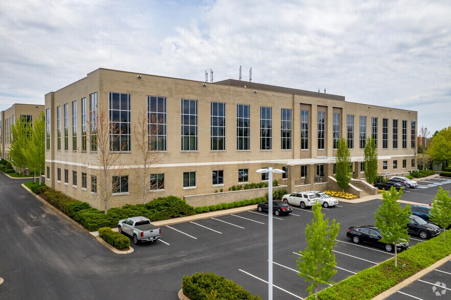 100 Bluegrass Commons Blvd, Hendersonville, TN à louer - Photo du bâtiment - Image 2 de 12