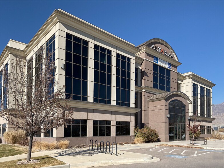 1955 W Grove Parkway, Pleasant Grove, UT for lease - Building Photo - Image 1 of 6