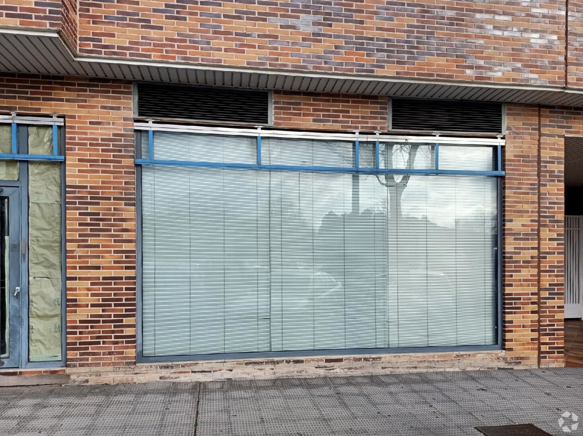 Calle Almendros, Coslada, Madrid for lease Interior Photo- Image 1 of 2