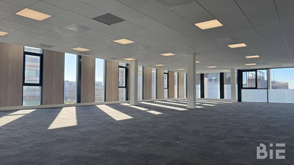 Office in Bordeaux for lease - Interior Photo - Image 3 of 11