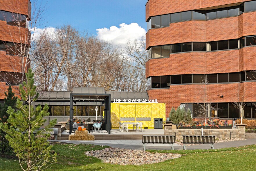 7900 W 78th St, Edina, MN à louer - Photo du bâtiment - Image 2 de 12