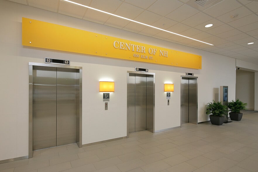 650 Elm St, Manchester, NH à louer - Photo intérieure - Image 2 de 10