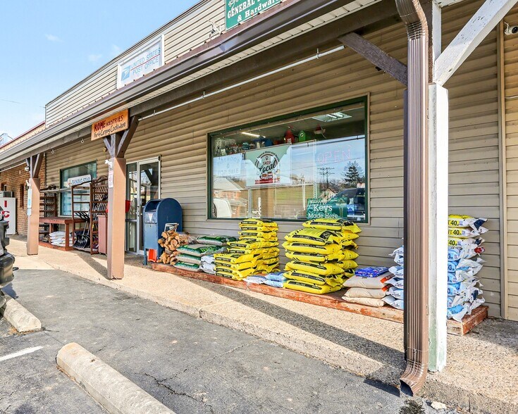 7489 Carlisle Rd, Rossville, PA à vendre - Photo du bâtiment - Image 2 de 2