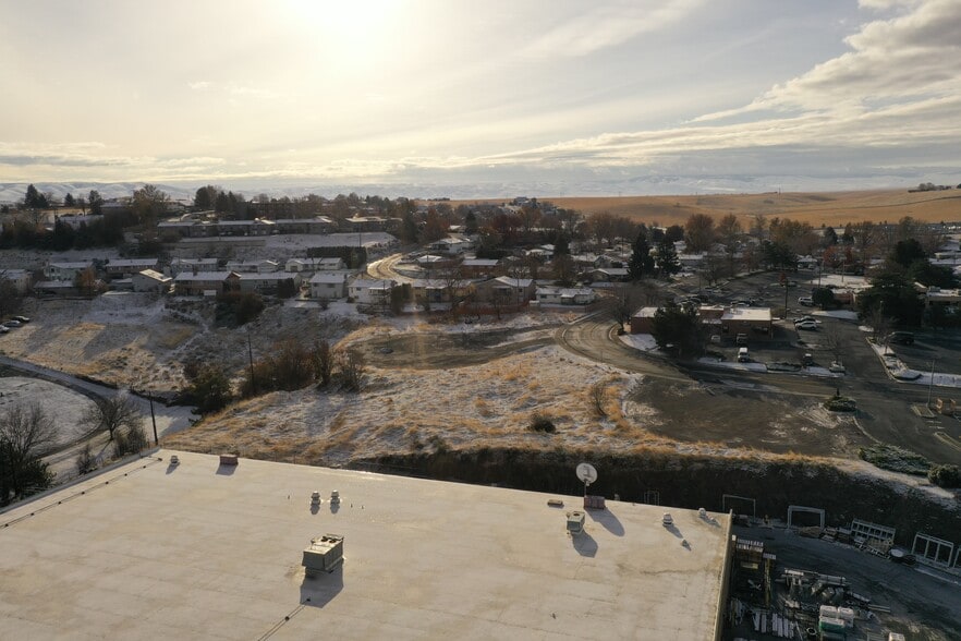SW 30th Street, Pendleton, OR for sale - Building Photo - Image 1 of 15