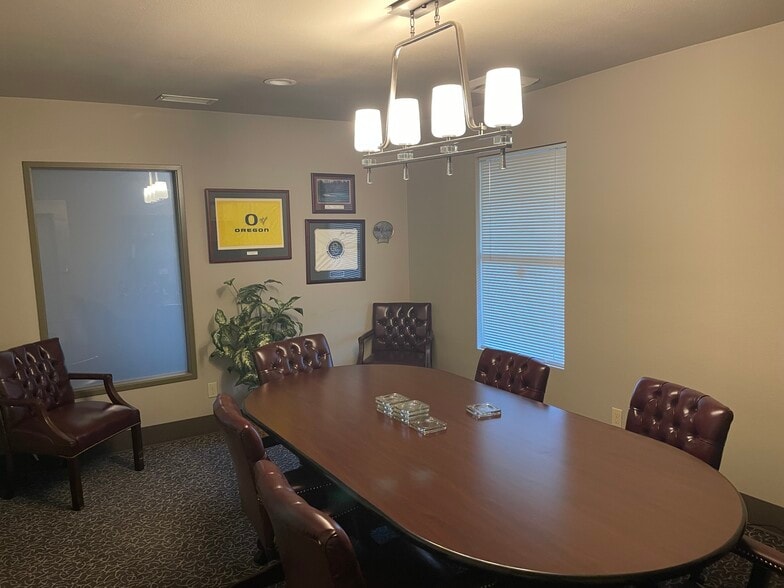 9385 SW Locust St, Tigard, OR for lease - Interior Photo - Image 2 of 4