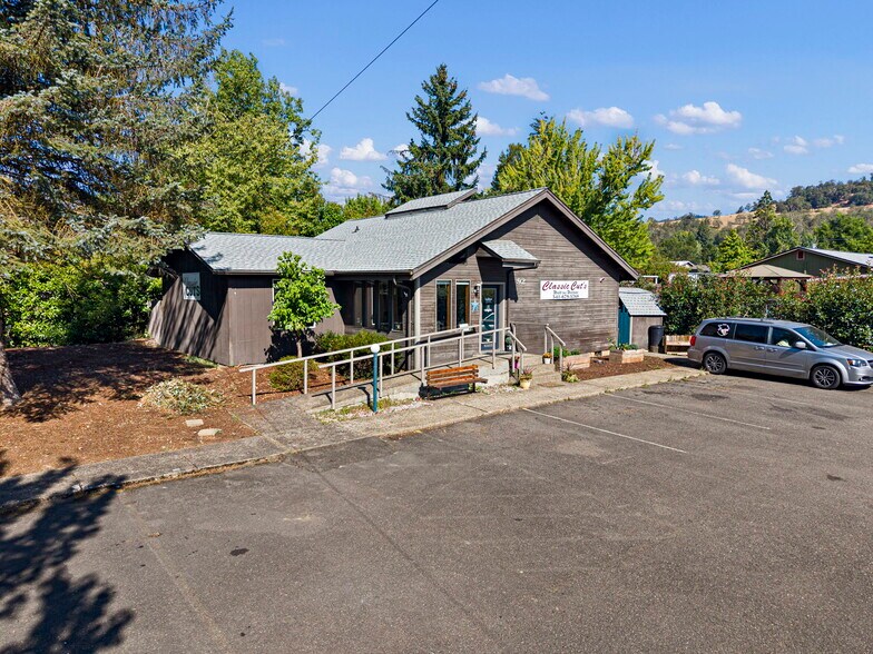 92 NW Glenhart Ave, Winston, OR à vendre - Photo du bâtiment - Image 2 de 48