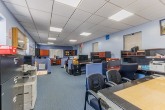 8711 118th St, Richmond Hill, NY for lease Interior Photo- Image 2 of 9