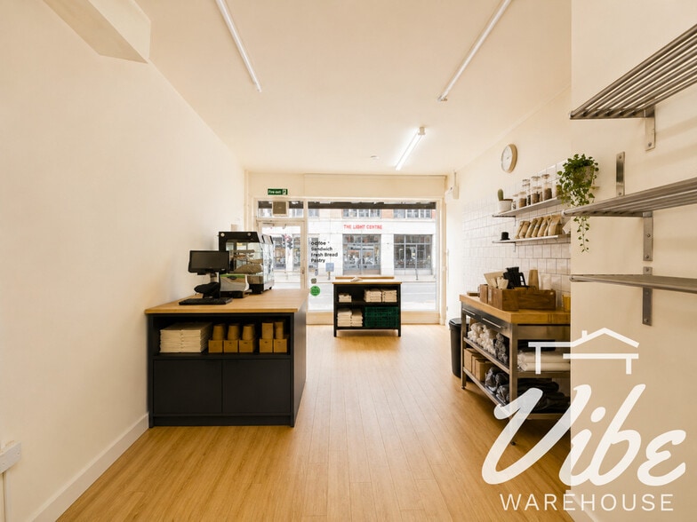 51 Lower Clapton Rd, London for lease - Building Photo - Image 2 of 6