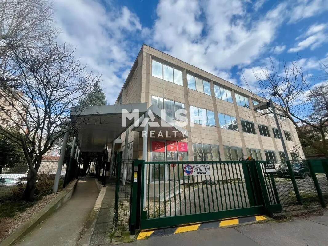 Office in Lyon for sale Building Photo- Image 1 of 8