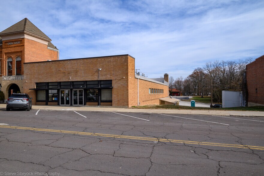 411 S Main St, Hillsboro, IL à vendre - Photo du bâtiment - Image 2 de 48