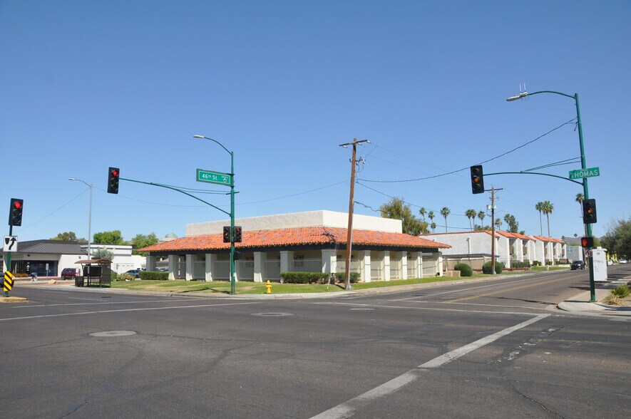 4550 E Thomas Rd, Phoenix, AZ à vendre - Photo principale - Image 1 de 6