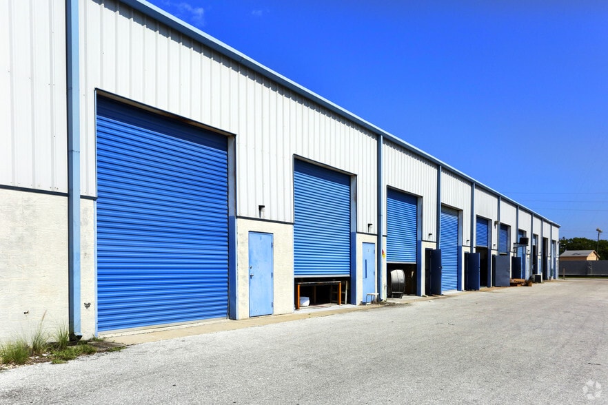 720 Wesley Ave, Tarpon Springs, FL for lease - Building Photo - Image 2 of 3