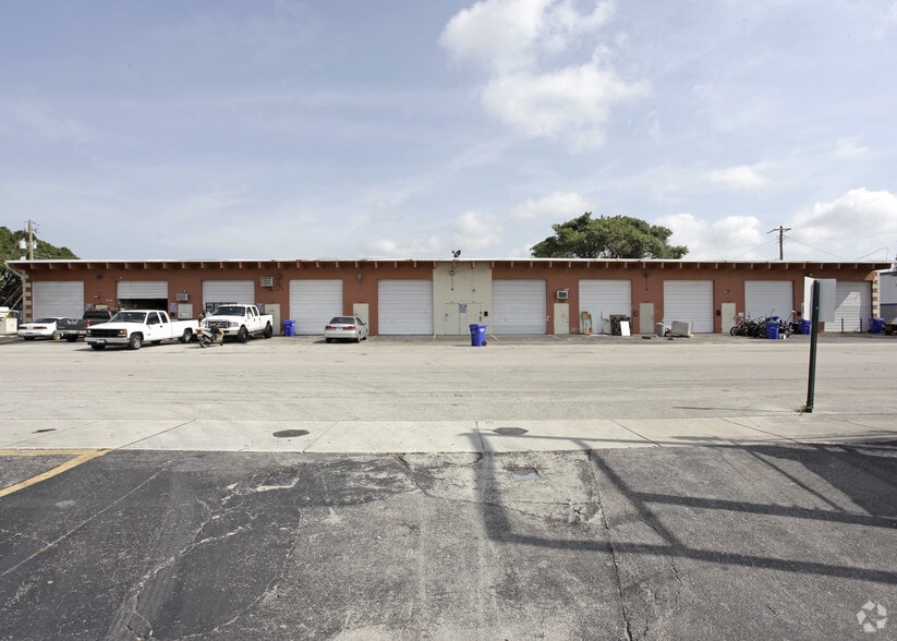 5833-5851 SW 25th St, West Park, FL for lease - Building Photo - Image 3 of 10