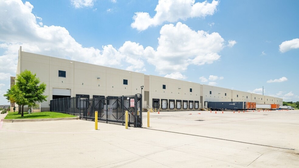 2000 Lakeside Pky, Flower Mound, TX for lease - Building Photo - Image 2 of 3