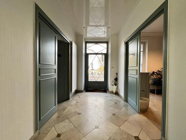 Bureau dans Bougival à vendre - Photo intérieure - Image 2 de 19