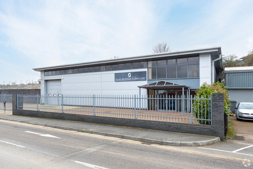 Units 1-4 Chapman Way, Tunbridge Wells à louer - Photo du bâtiment - Image 2 de 2