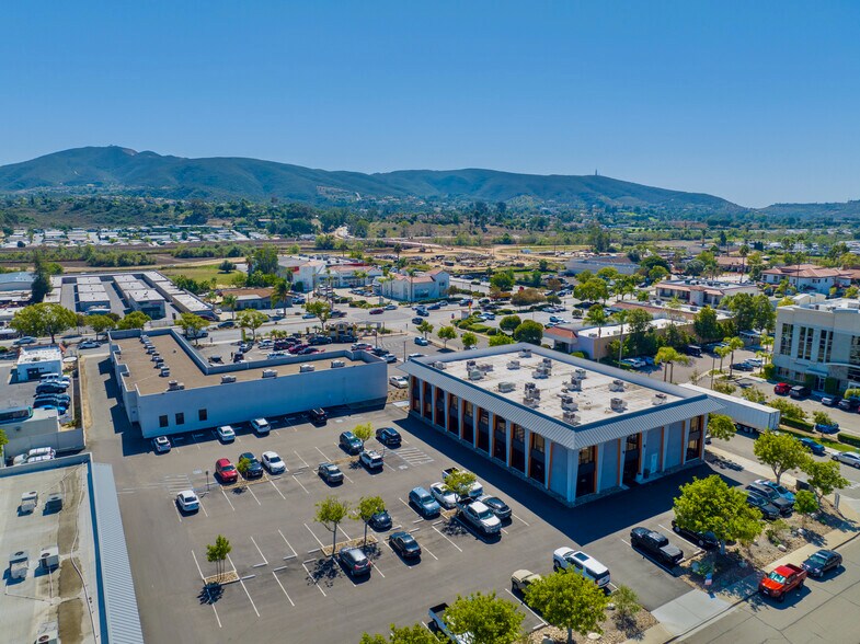 910 W San Marcos Blvd, San Marcos, CA à louer - Aérien - Image 2 de 35