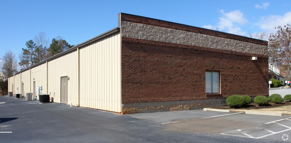 810 Powdersville Rd, Easley, SC à louer - Photo du bâtiment - Image 2 de 2