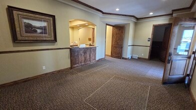 1628 Elk Creek Dr, Idaho Falls, ID for lease Interior Photo- Image 2 of 6
