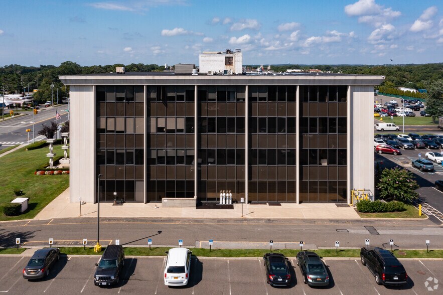 350 Motor Pky, Hauppauge, NY à louer - Photo du bâtiment - Image 2 de 5