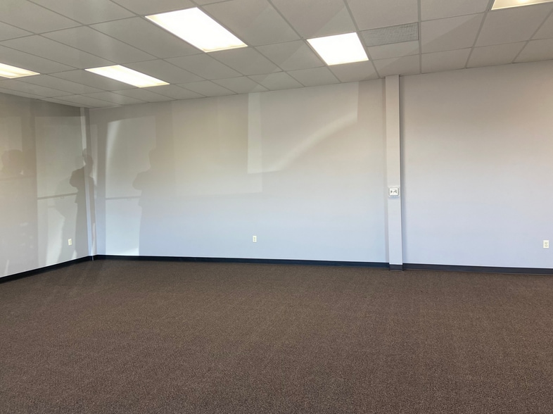 930 Kuhn Ave, Wisconsin Rapids, WI for lease - Interior Photo - Image 2 of 3