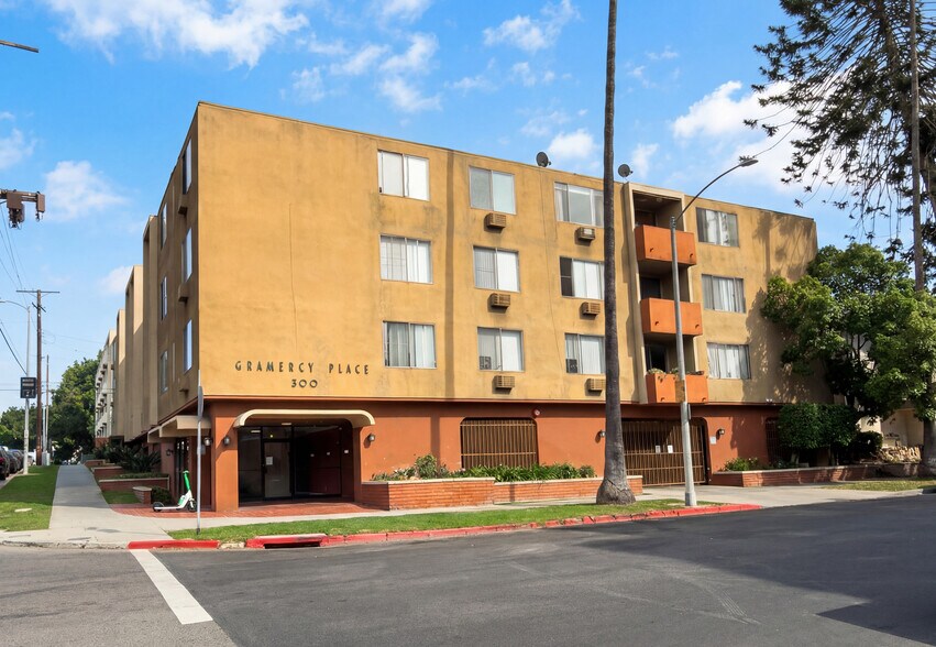300 S Gramercy Pl, Los Angeles, CA à vendre - Photo du bâtiment - Image 2 de 8