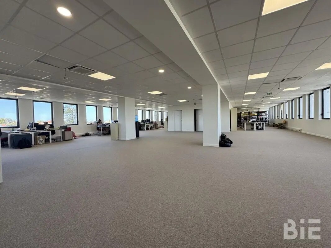 353 Boulevard Du Président Wilson, Bordeaux for lease Interior Photo- Image 1 of 11