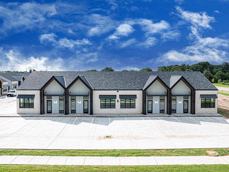 1325 Main St, Katy, TX for lease - Building Photo - Image 2 of 31