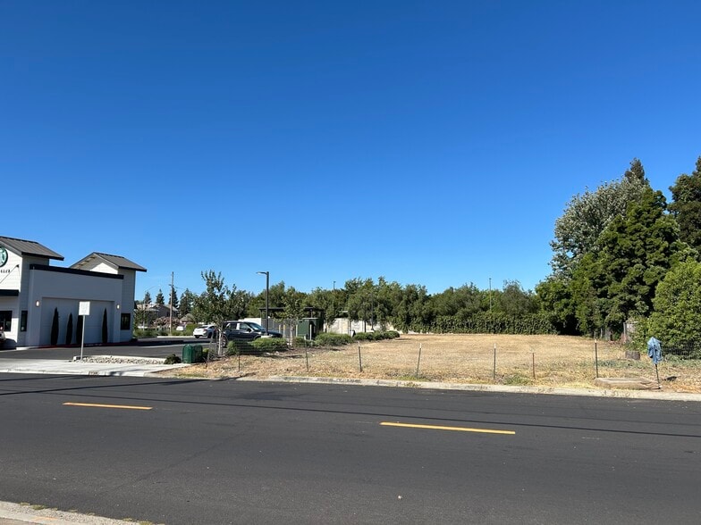 Oakdale Starbucks-Adjacent Development portfolio of 2 properties for sale on LoopNet.ca - Building Photo - Image 2 of 6
