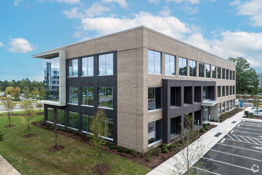 703 Slater Rd, Morrisville, NC à vendre - Photo du bâtiment - Image 2 de 17