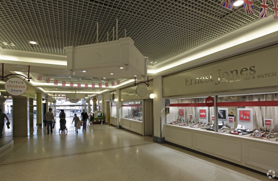 High St, Sutton for lease - Interior Photo - Image 2 of 3