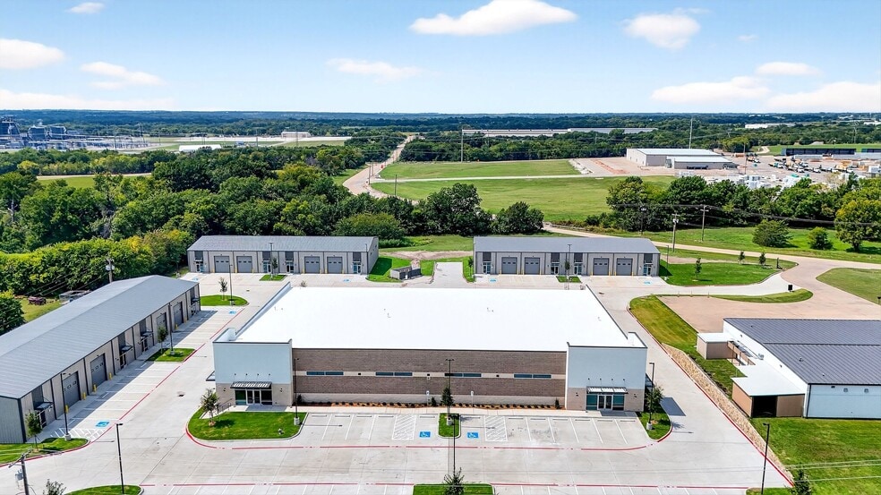 304 Progress Dr, Sherman, TX for sale - Primary Photo - Image 1 of 18